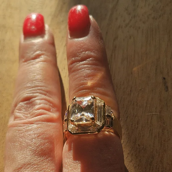 Elegant Gold and Silver Women's Ring - Picture 9 of 14